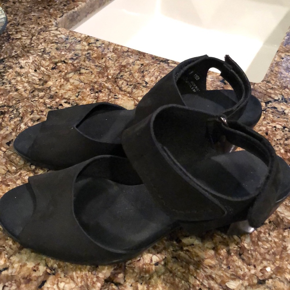 Munro Sandal in Black Suede